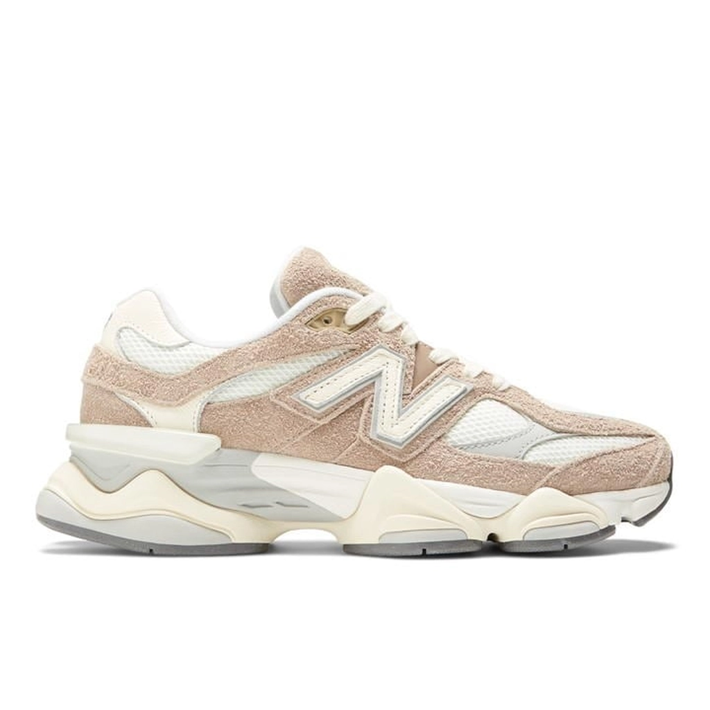 New Balance 9060 Trainers - Beige